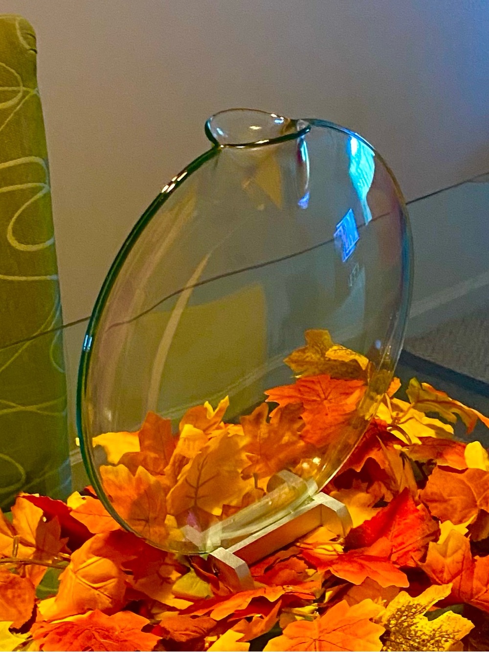 HANDBLOWN GLASS FULL MOON ECLIPSE VASES CENTERPIECES
H-14". CLEAR LIGHT GREEN.